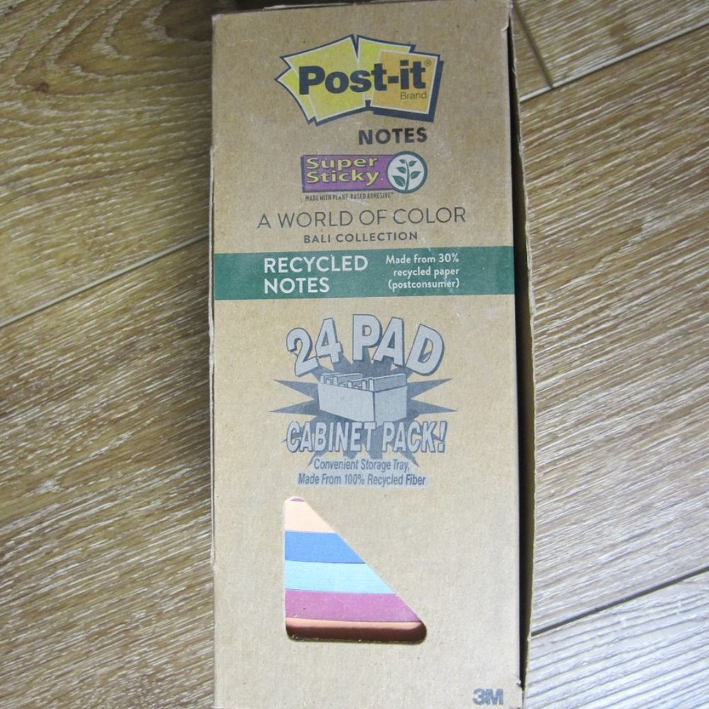 NIB  24 packs (70shts) of 3x3 Post-Its